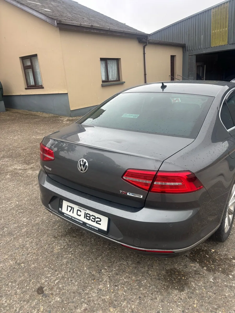 Volkswagen Passat - Image 5