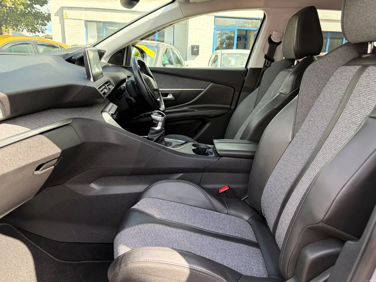 2018 PEUGEOT 3008 1.2 PETROL ALLURE LOW KMS - Image 4