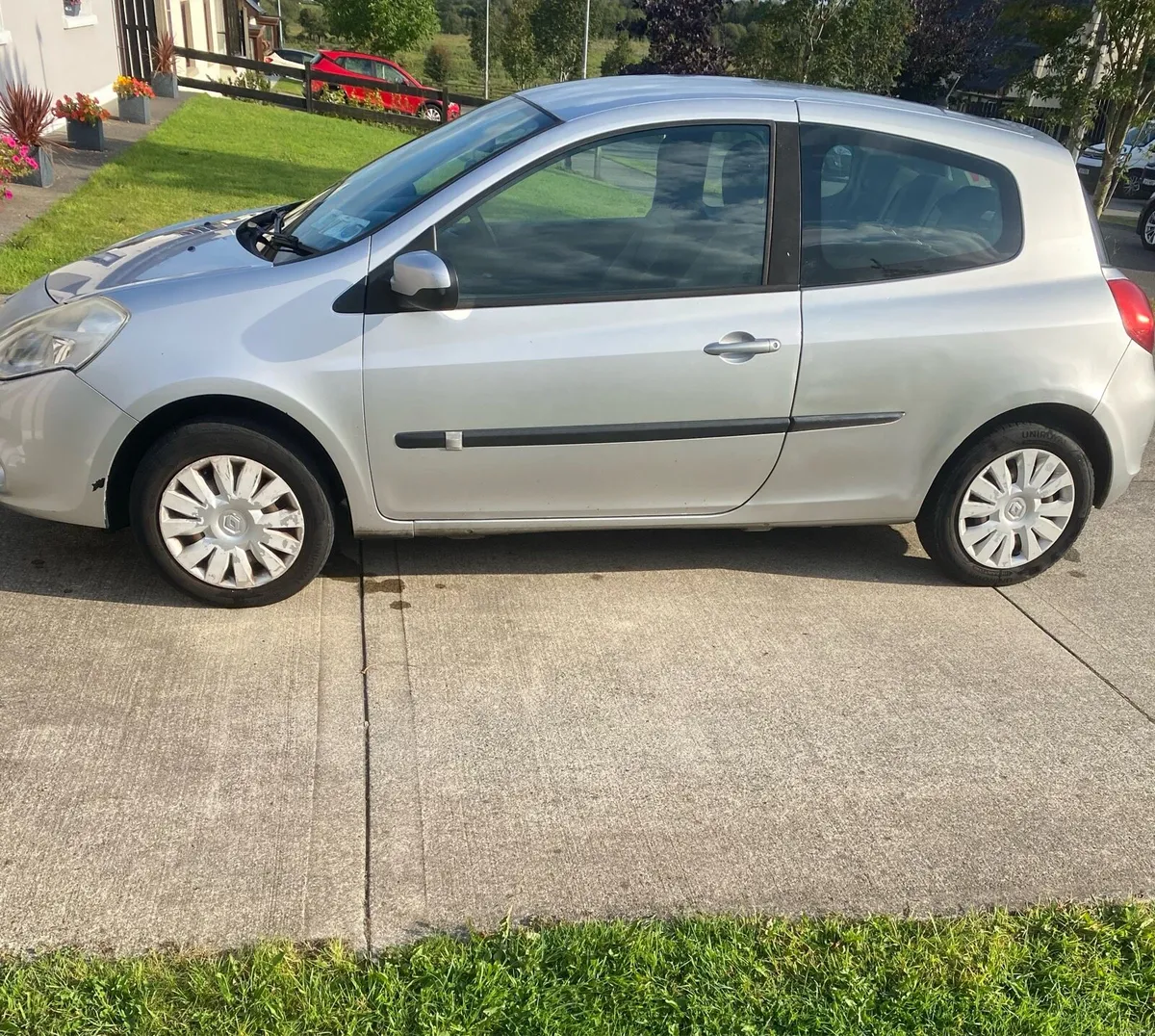 2010 Silver Renault Clio 1.1L Petrol (TAXED& NCT) - Image 1