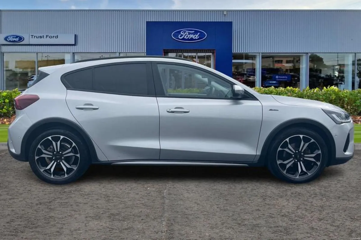 Ford Focus 1.0 EcoBoost Hybrid mHEV Active X 5dr A - Image 3