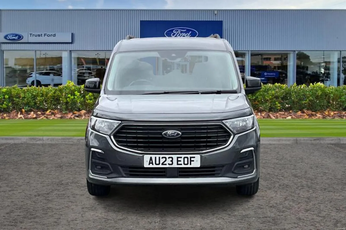 Ford Tourneo Connect 2.0 EcoBlue Titanium 5dr [7 s - Image 6