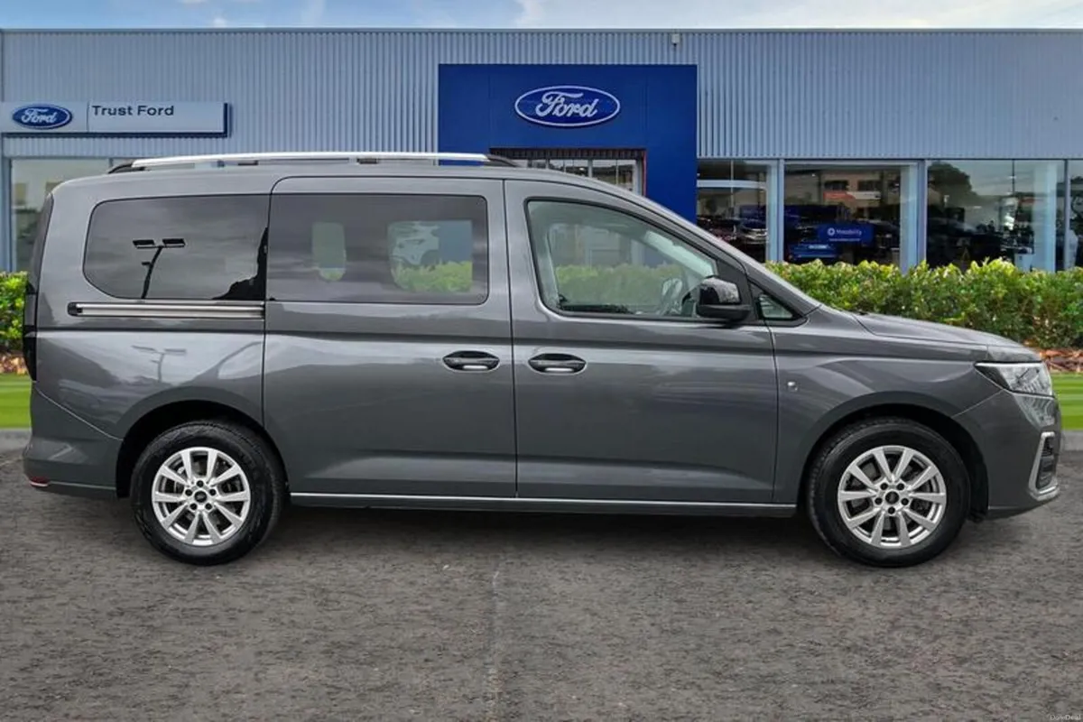 Ford Tourneo Connect 2.0 EcoBlue Titanium 5dr [7 s - Image 3
