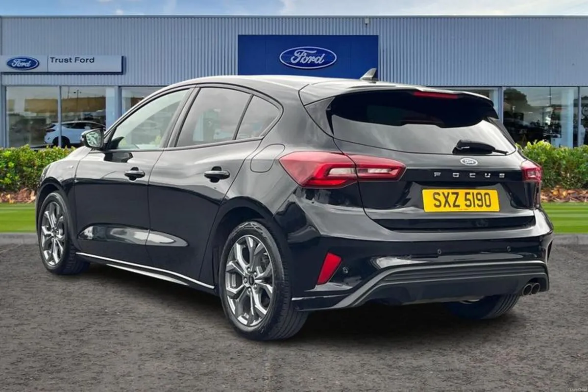 Ford Focus 1.0 EcoBoost ST-Line 5dr - Image 2