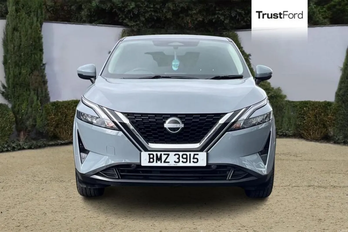 Nissan Qashqai 1.3 DiG-T MH Acenta Premium 5dr - Image 6