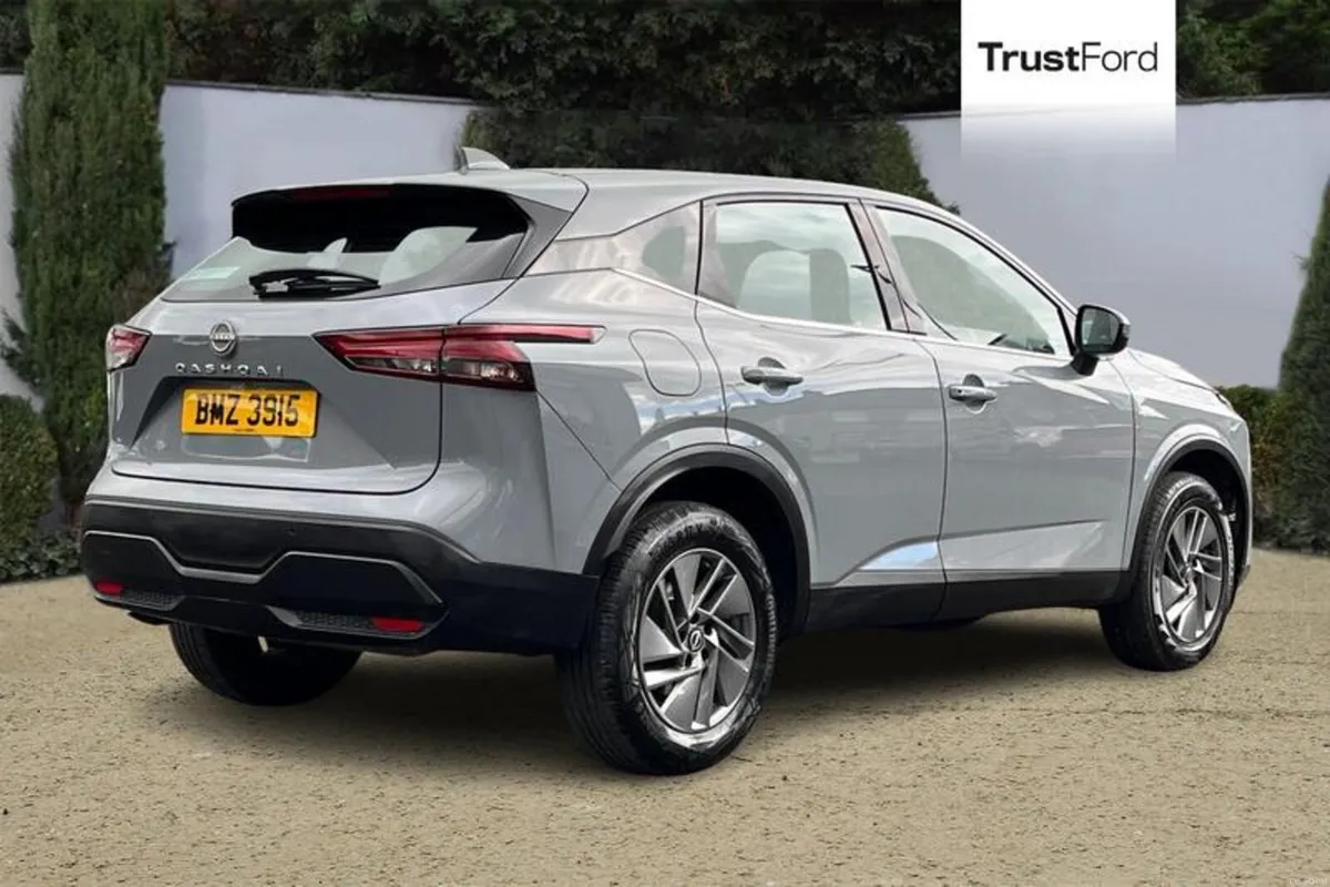 Nissan Qashqai 1.3 DiG-T MH Acenta Premium 5dr - Image 4