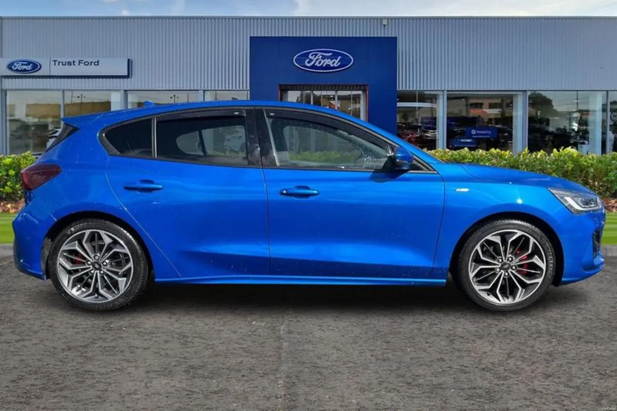 Ford Focus 1.0T EcoBoost MHEV ST-Line X Edition Ha - Image 3