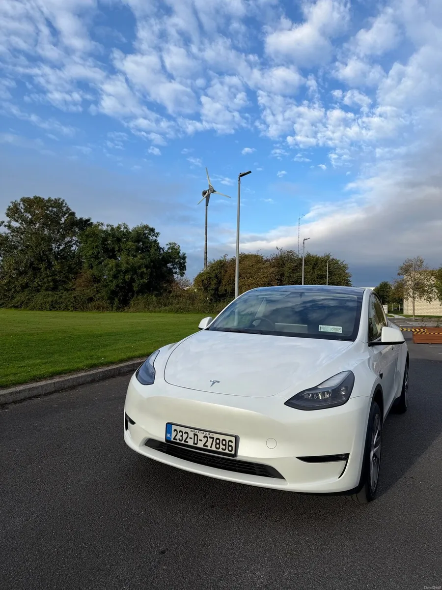 232 Tesla Model Y Long Range AWD – 1 Owner - Image 1