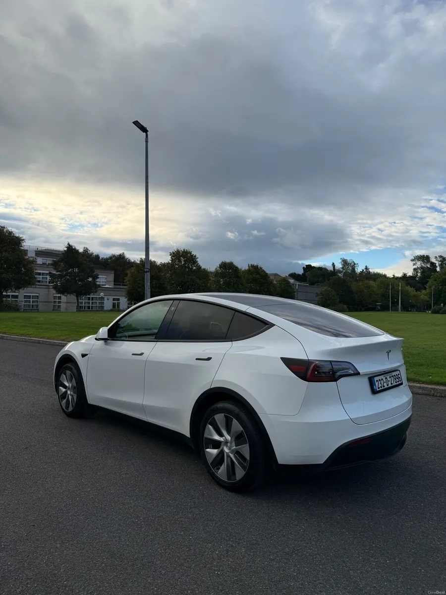 232 Tesla Model Y Long Range AWD – 1 Owner - Image 2