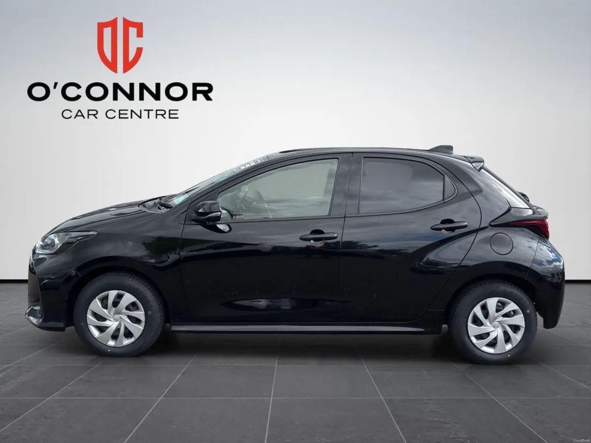 Toyota Yaris Black, hybrid and easy on fuel — this - Image 3