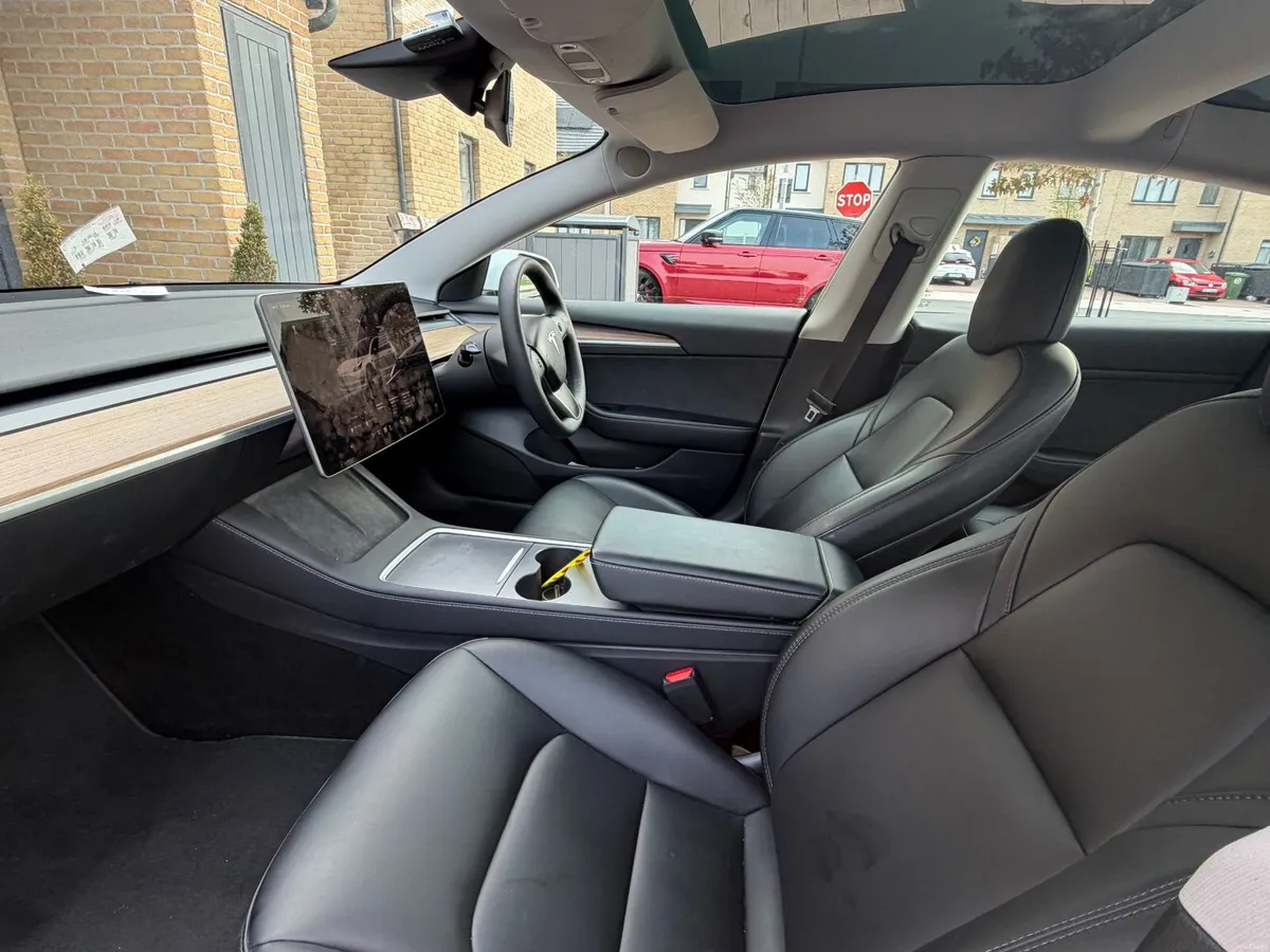 Tesla Model 3 2023 - Image 4