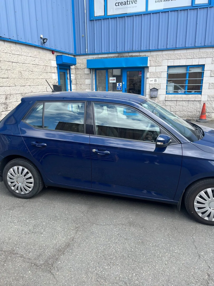 Navy Skoda Fabia 2017 - Image 2