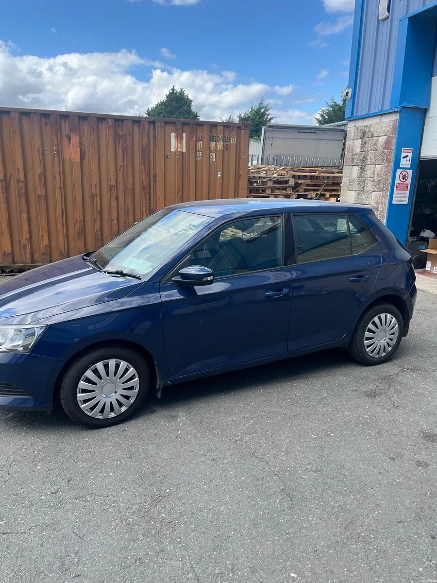 Navy Skoda Fabia 2017 - Image 4
