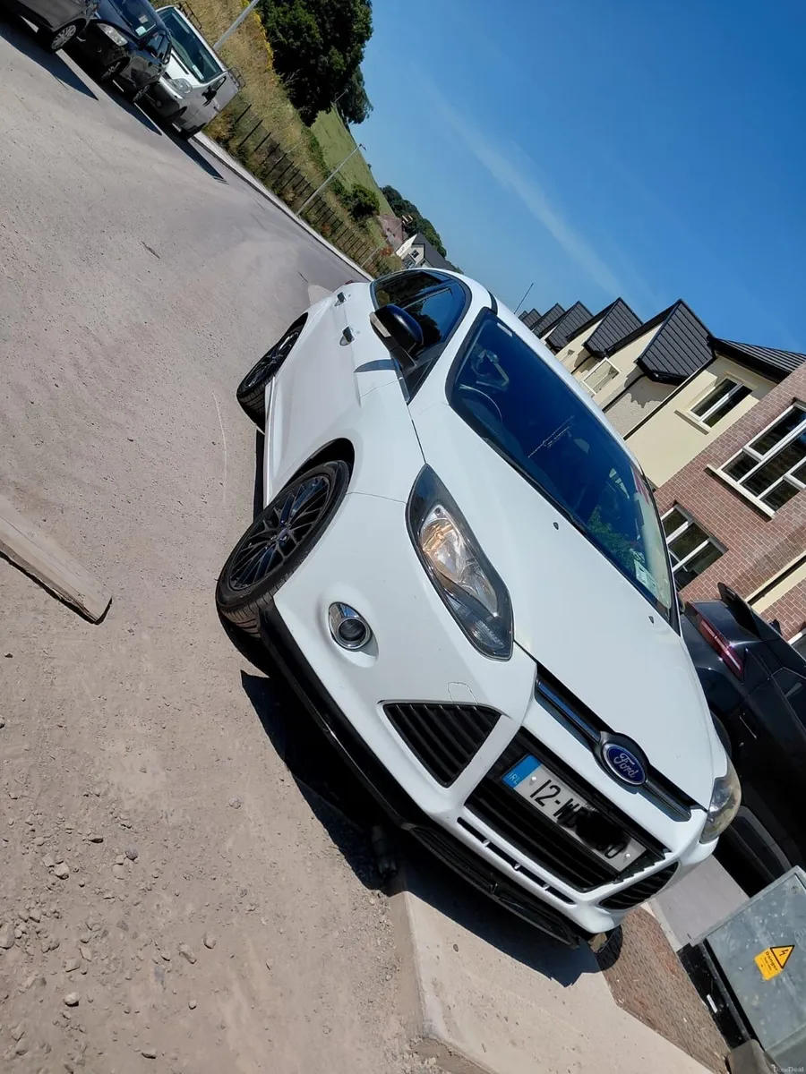 Ford Focus 2012 - Image 1