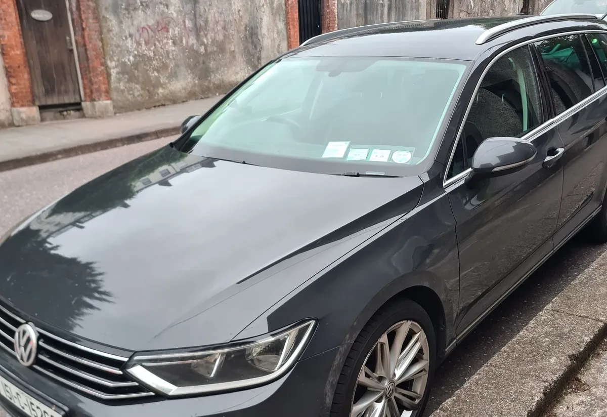 Volkswagen Passat 2015 - Image 2