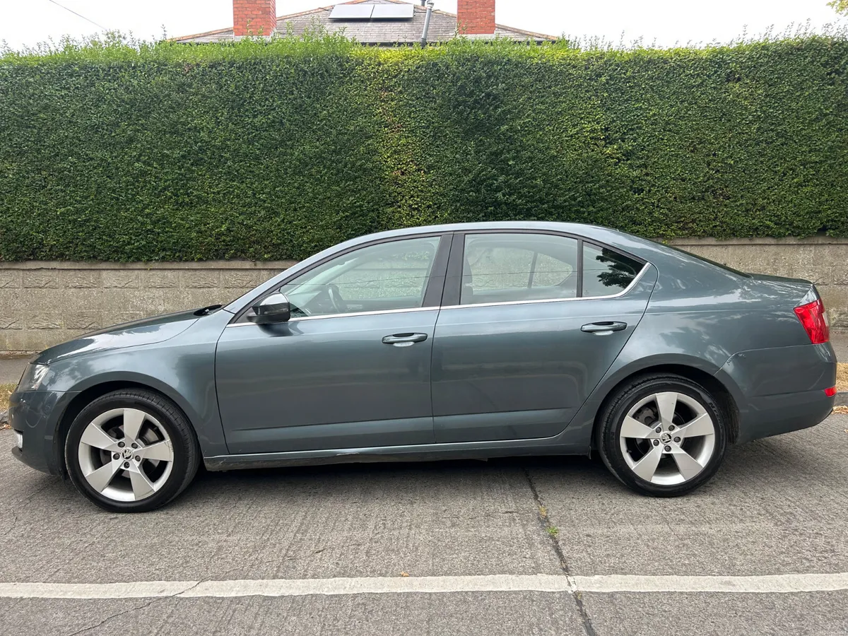 2017 SKODA OCTAIVA STYLE 2.0 TDI PARKING CAMERA - Image 4