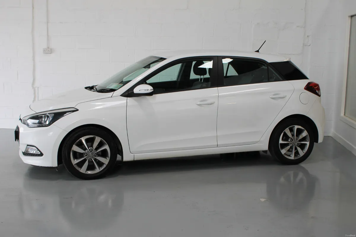 Hyundai i20 2016, 1.2 Deluxe Petrol - Image 4