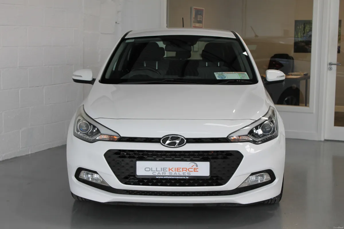 Hyundai i20 2016, 1.2 Deluxe Petrol - Image 2