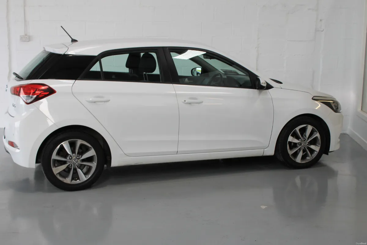 Hyundai i20 2016, 1.2 Deluxe Petrol - Image 5