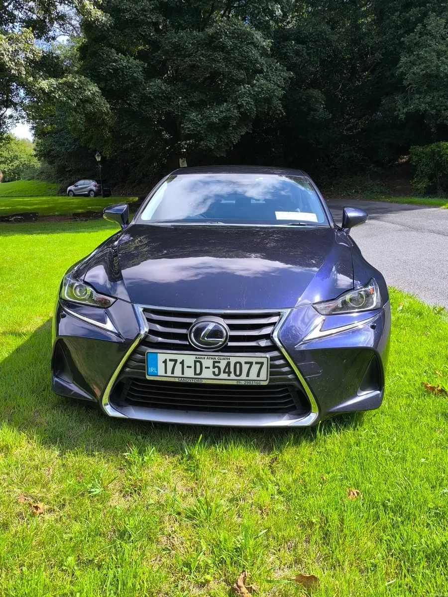 Lexus IS 300h. 2017 - Image 1