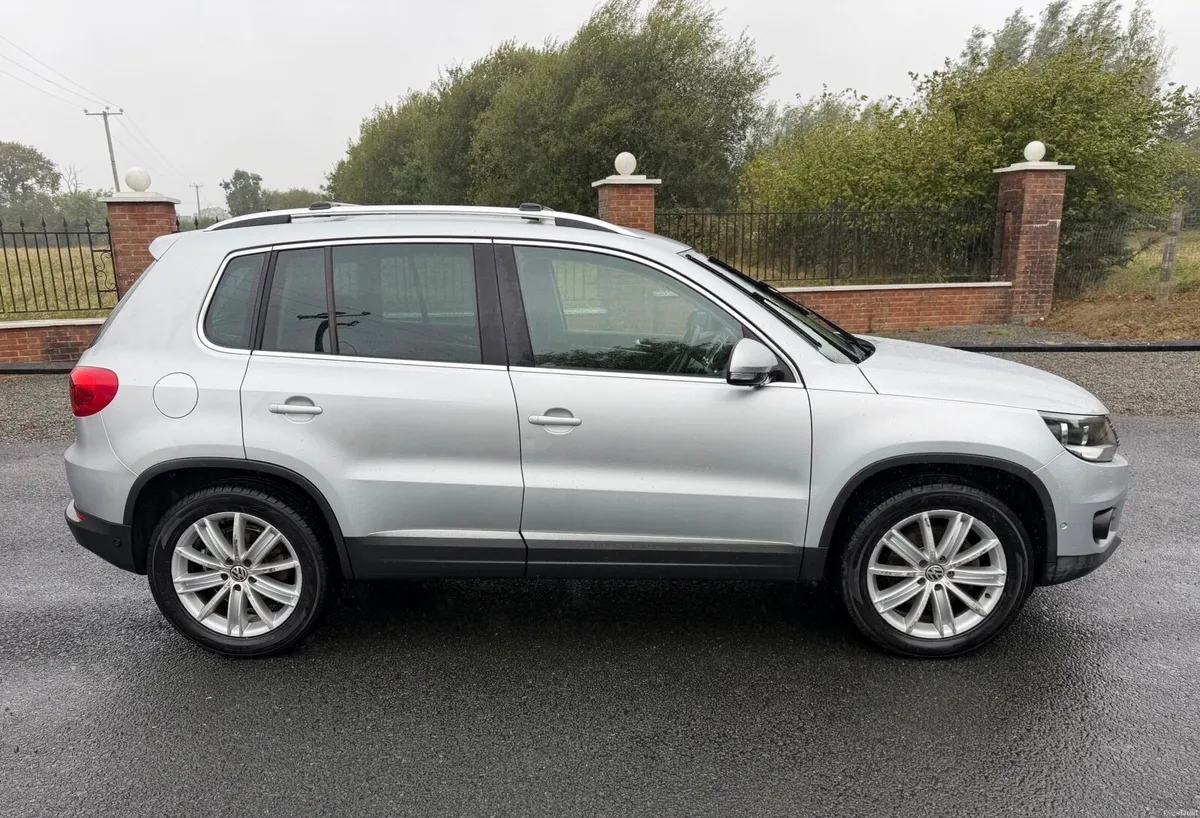 Volkswagen Tiguan Auto Low Miles - Image 6