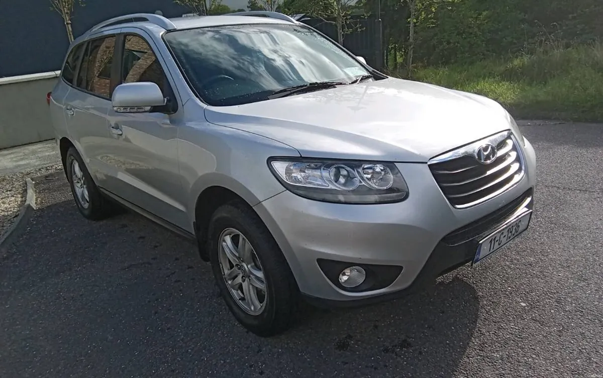 2011 HYUNDAI SANTA FE DIESEL   (low mileage) - Image 2