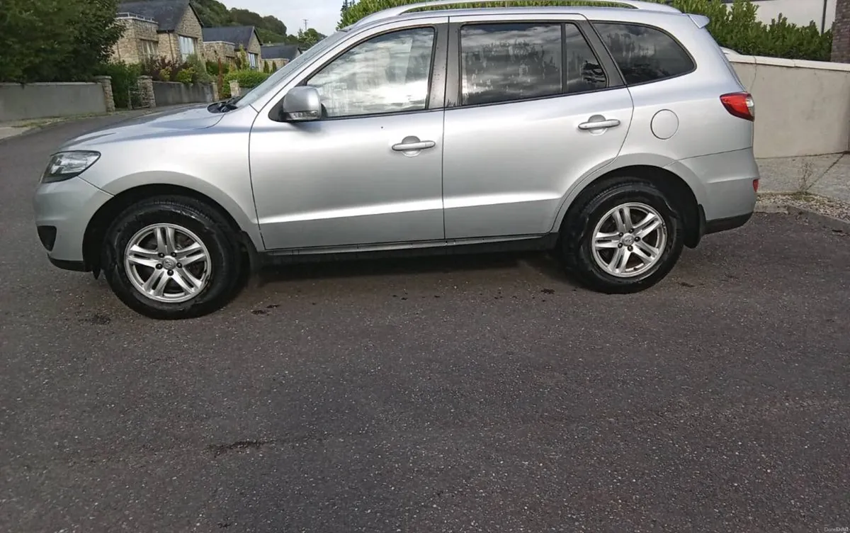 2011 HYUNDAI SANTA FE DIESEL   (low mileage) - Image 4