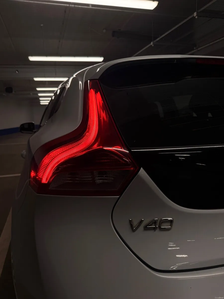 Volvo V40 2012 - Image 4