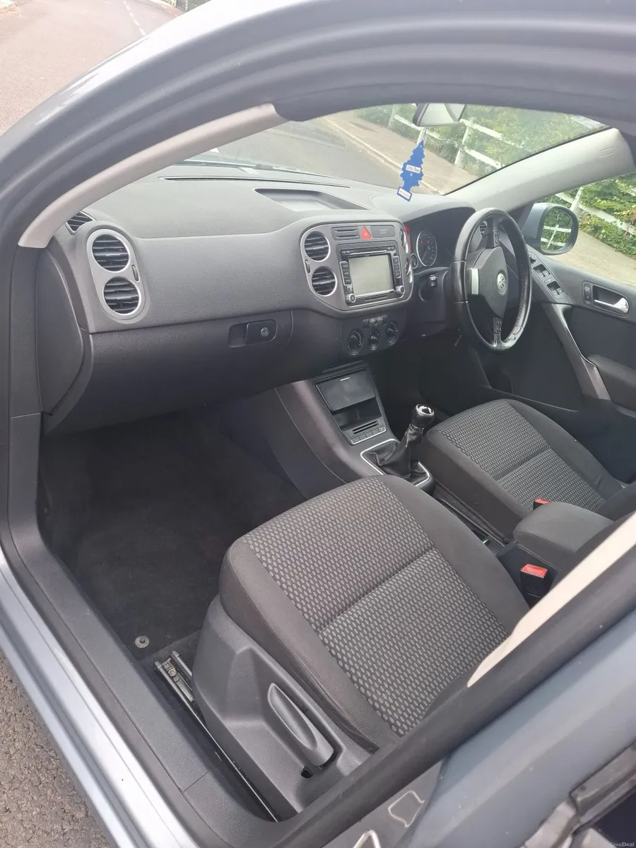 Volkswagen Tiguan 2009 - Image 5