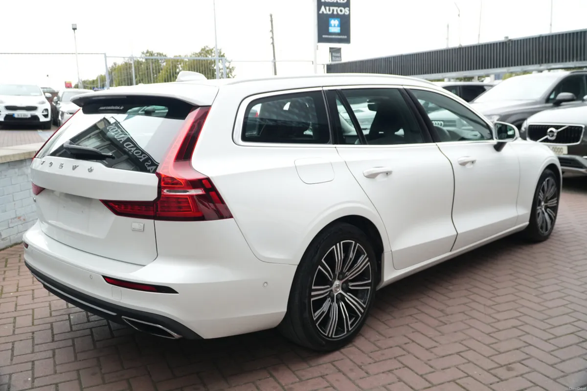 2021 VOLVO V60 T6 AWD RECHARGE - Image 4