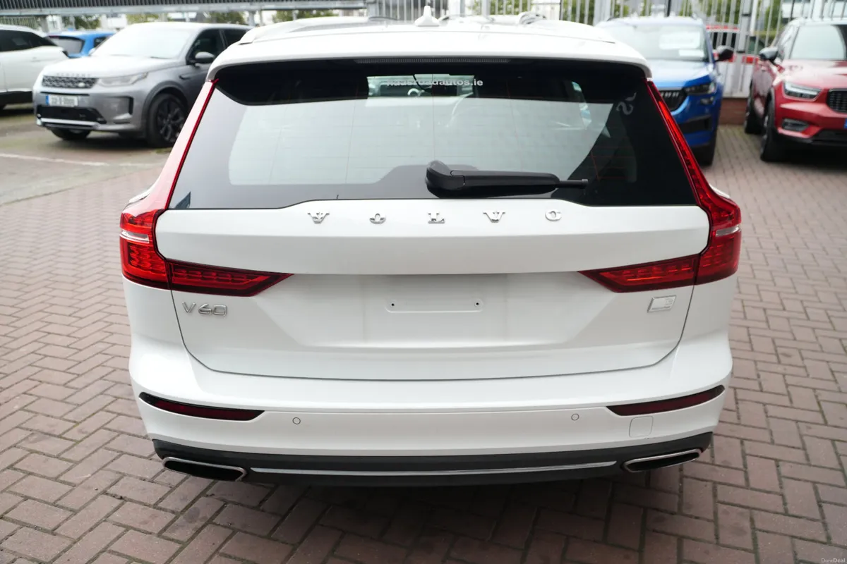2021 VOLVO V60 T6 AWD RECHARGE - Image 5