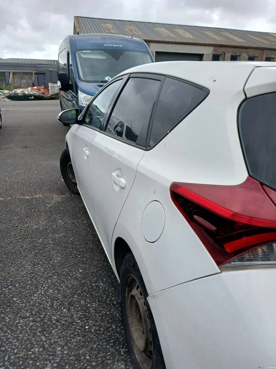 Toyota Auris 2017 - Image 5
