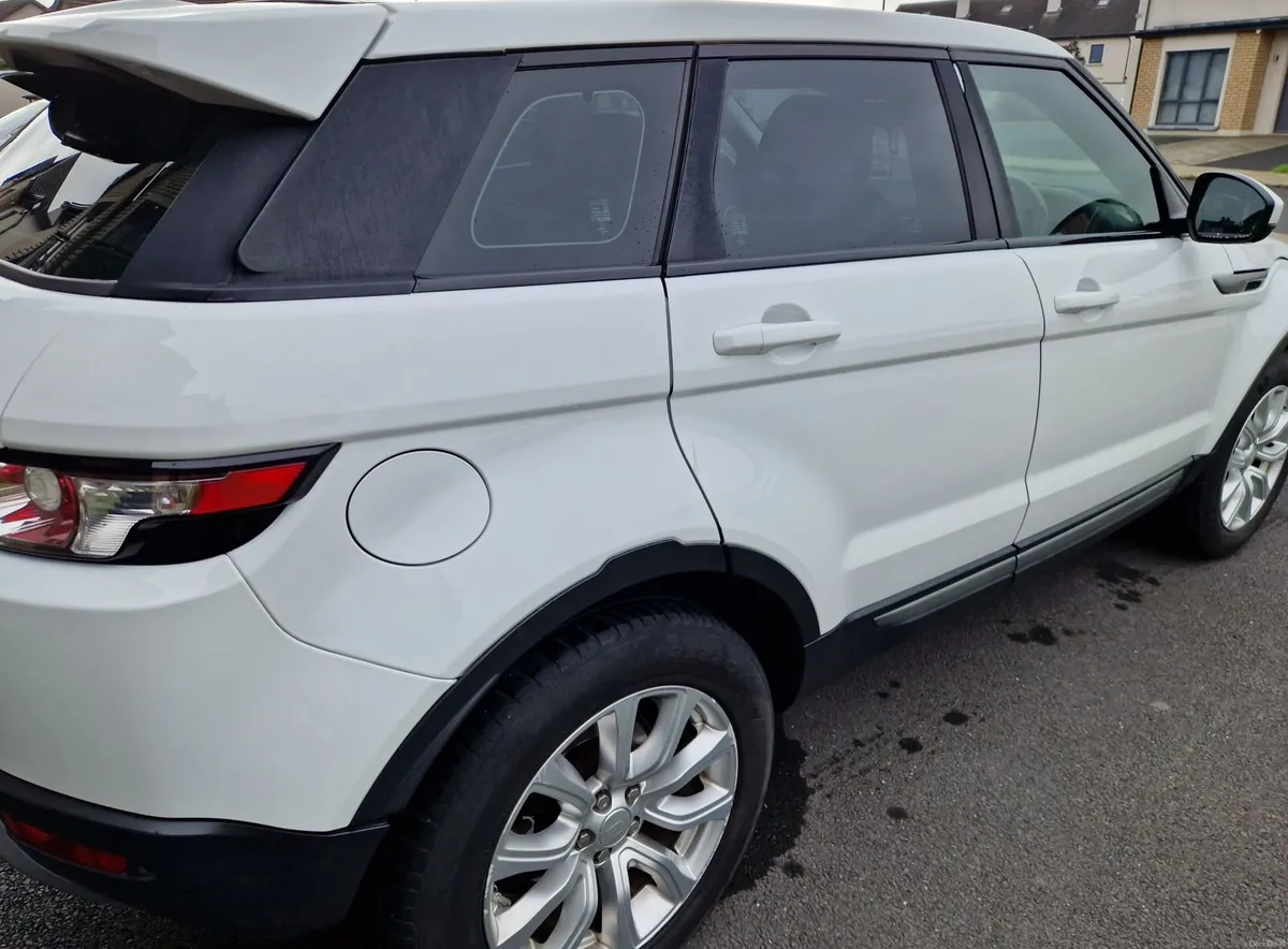 Land Rover Range Rover Evoque 2015 2.2 Automatic - Image 3