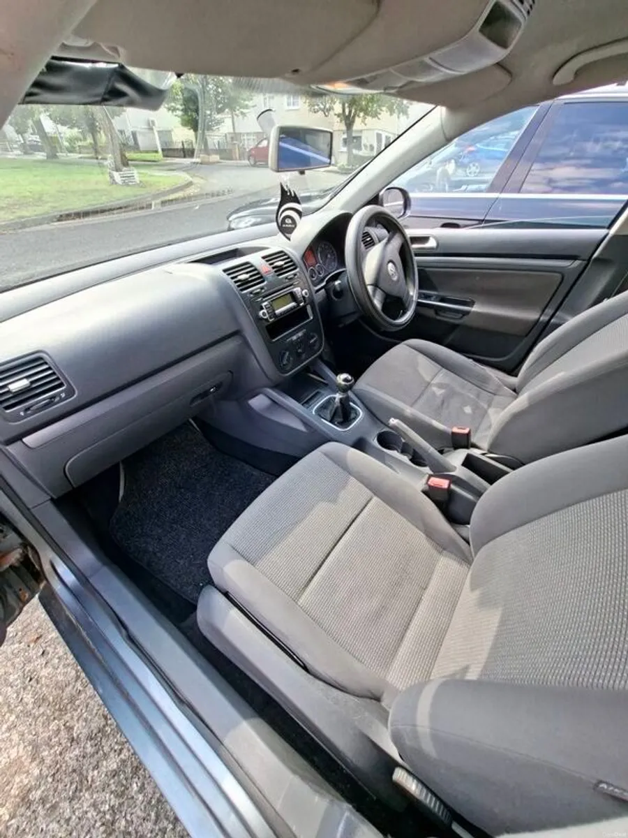2009 Volkswagen Golf - Image 4