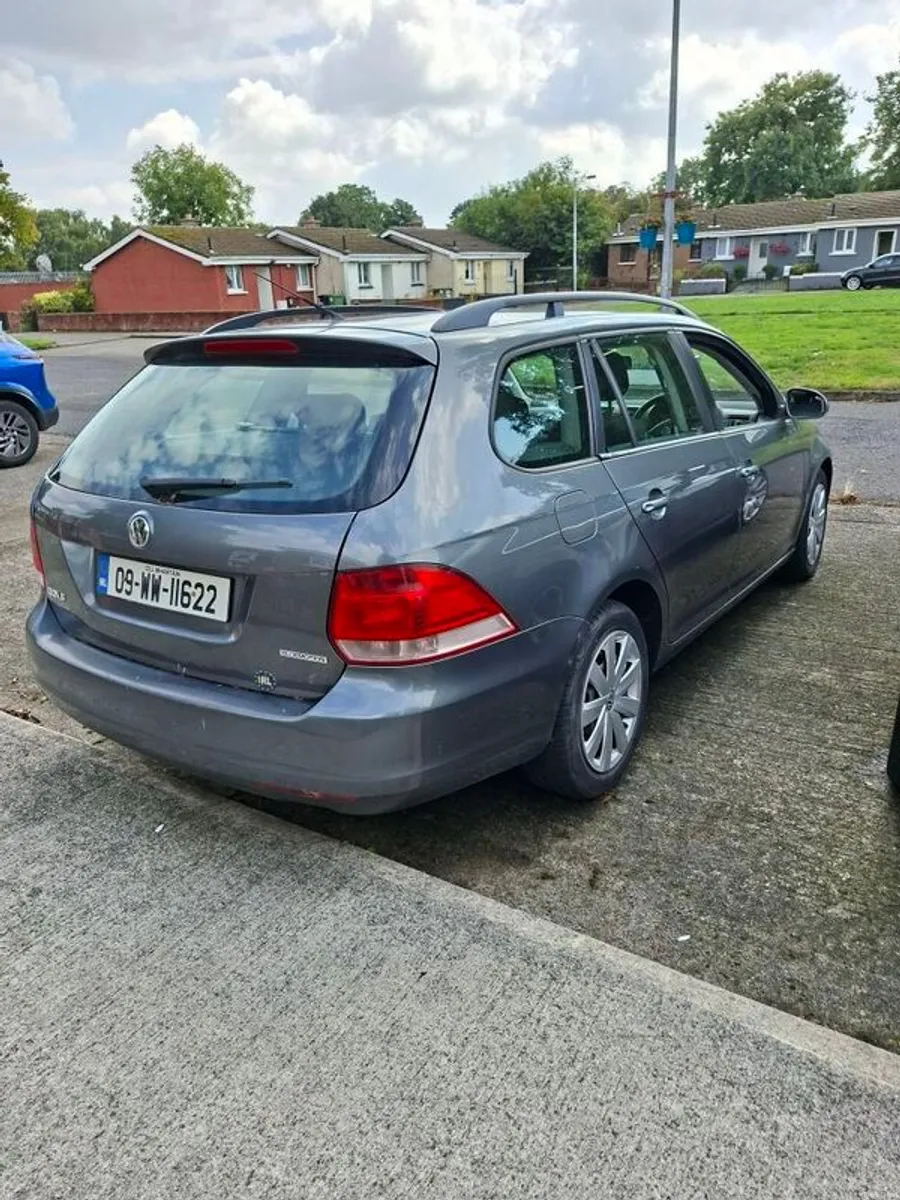 2009 Volkswagen Golf - Image 2