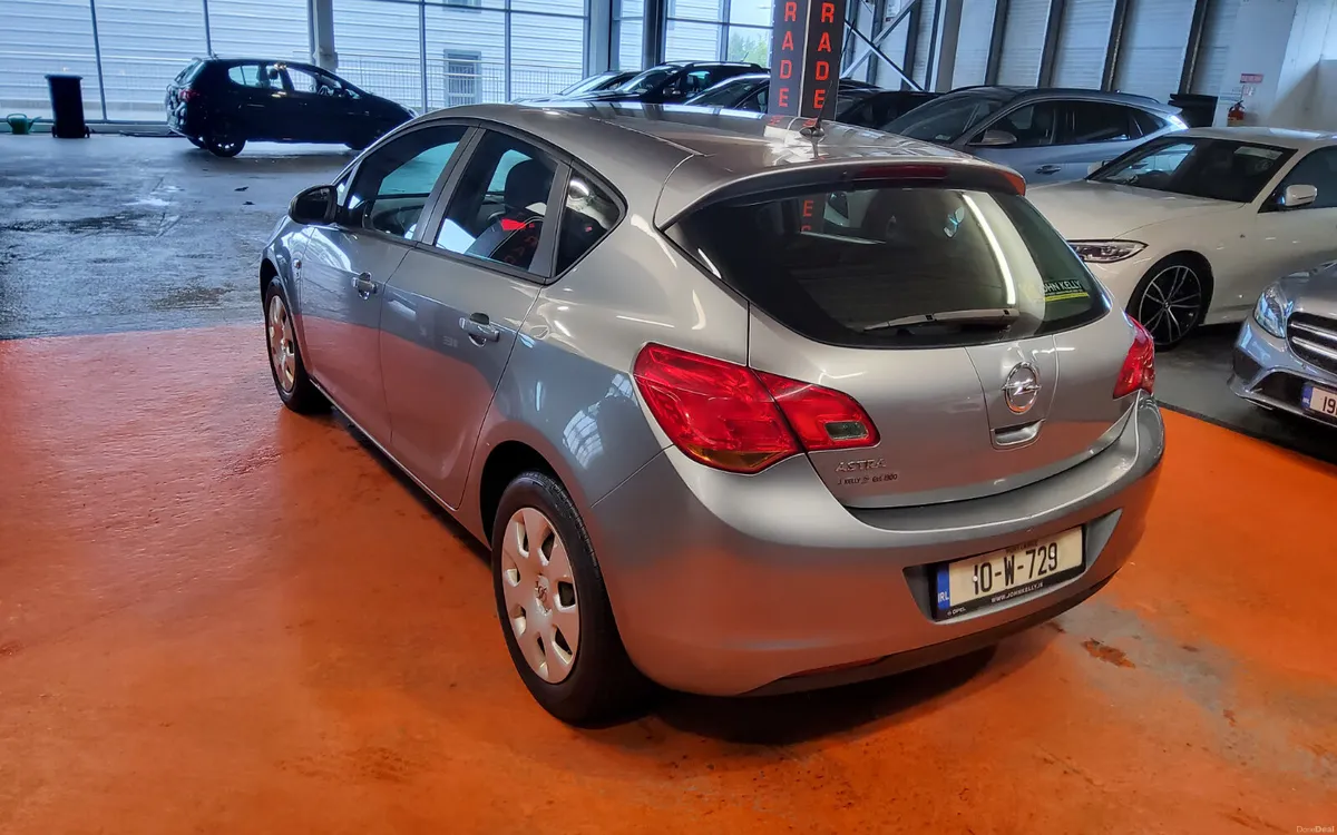 Opel Astra 2010 - Image 5