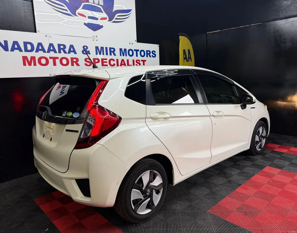 HONDA FIT 2014 AUTO APPLE CAR PLAY 84 KM WARRANTY - Image 4