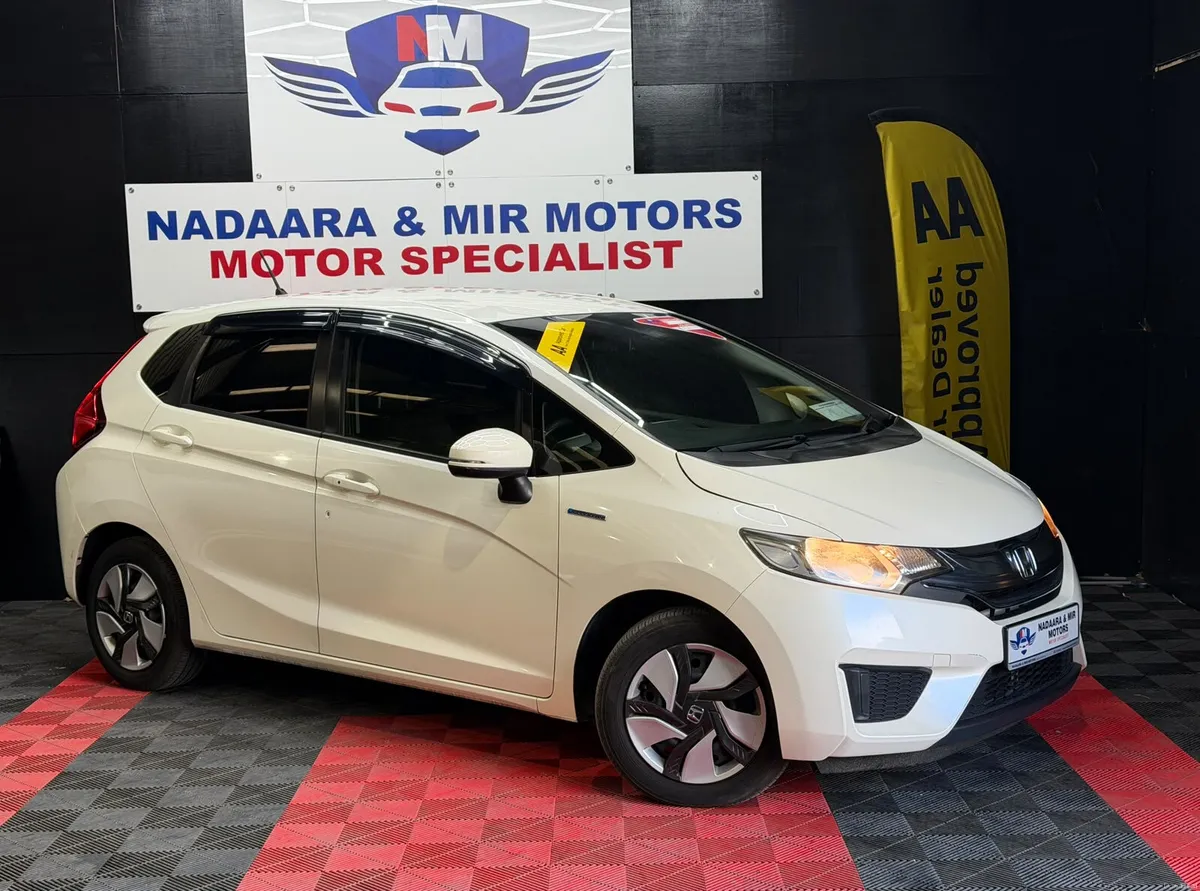 HONDA FIT 2014 AUTO APPLE CAR PLAY 84 KM WARRANTY - Image 2