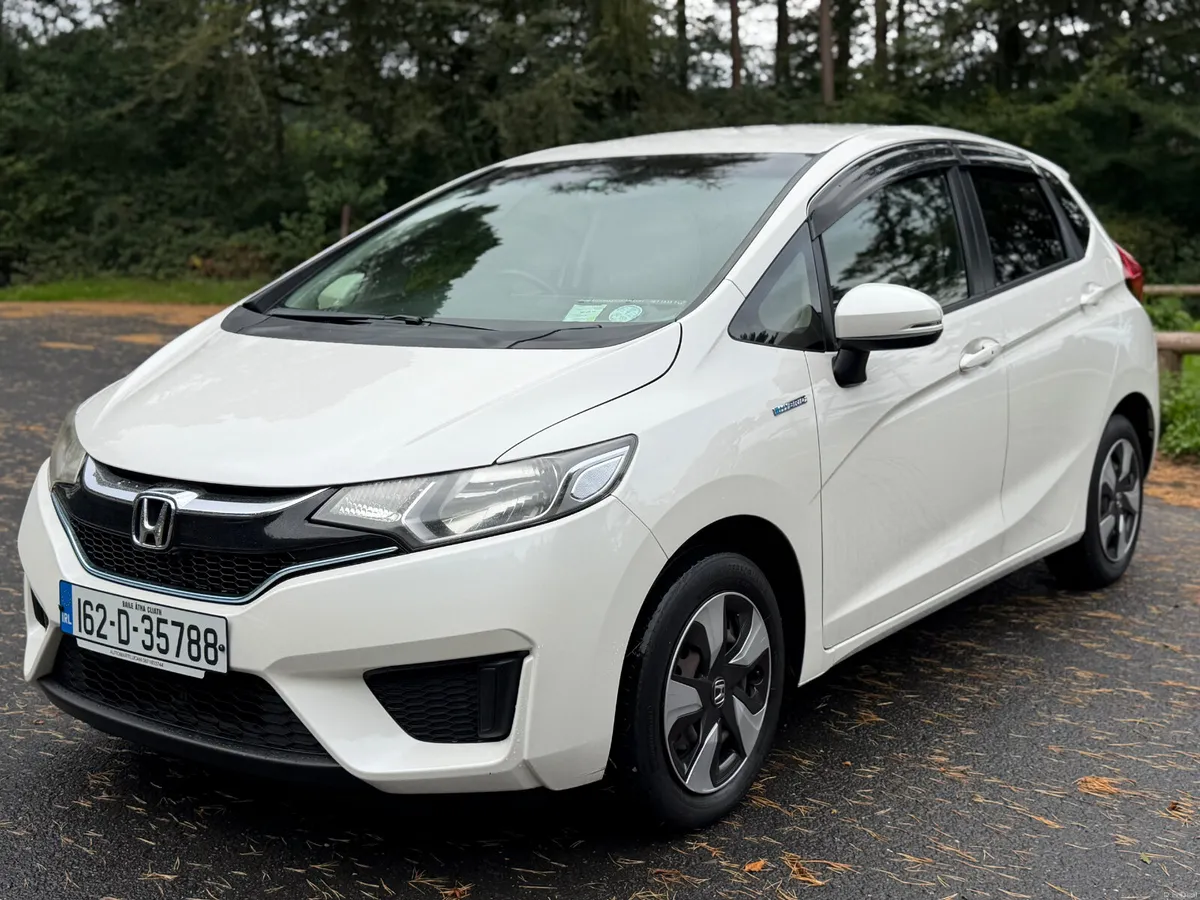 2016 Honda Fit Hybrid automatic - Image 3