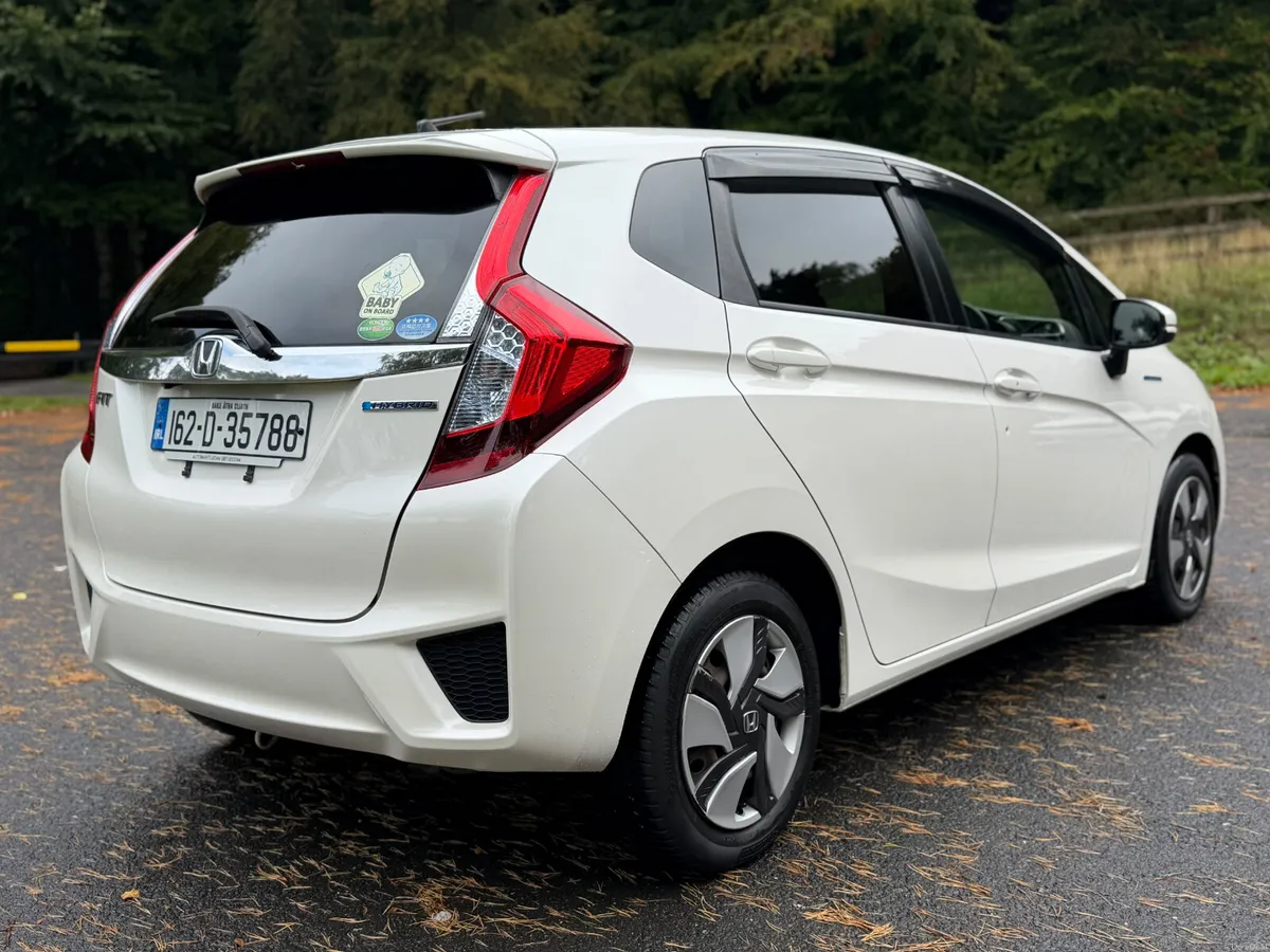 2016 Honda Fit Hybrid automatic - Image 5