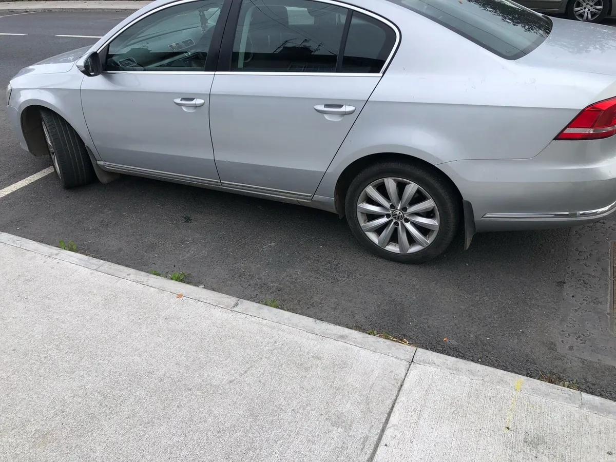 Volkswagen Passat - Image 1