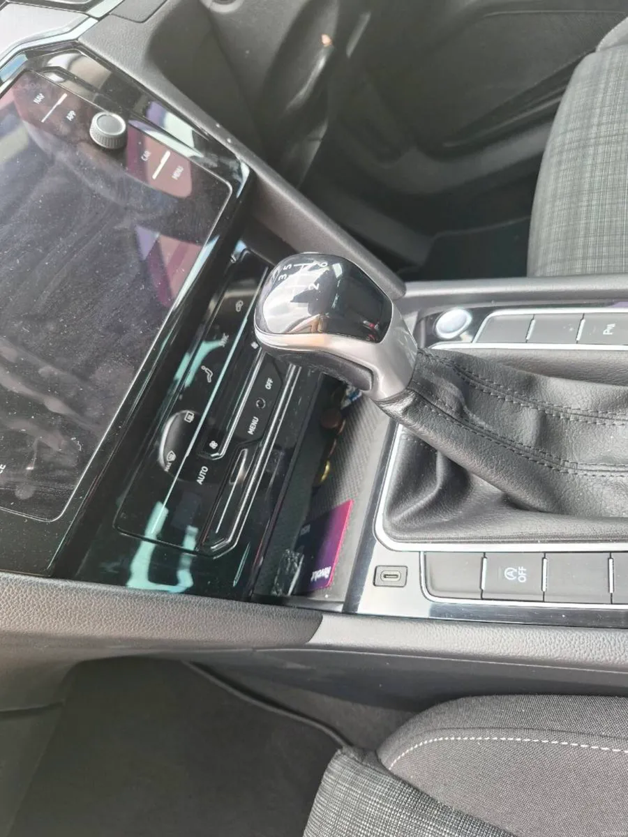 Volkswagen Passat - Image 3