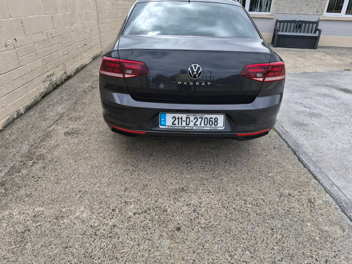 Volkswagen Passat - Image 5
