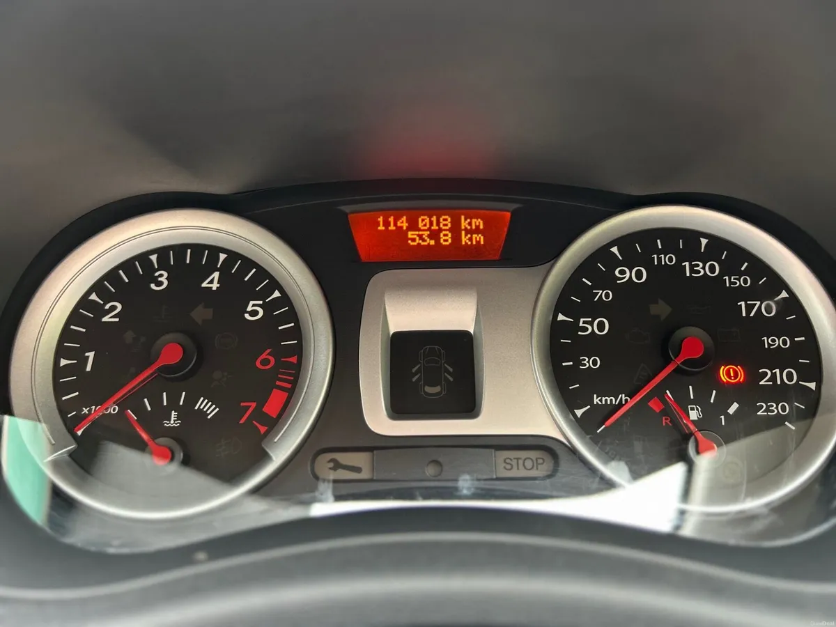 Renault Clio 1.2 Petrol   Excellent Conditions - Image 2