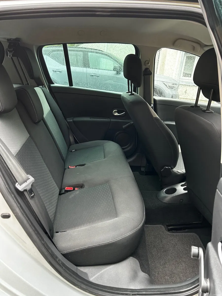 Renault Clio 1.2 Petrol   Excellent Conditions - Image 3