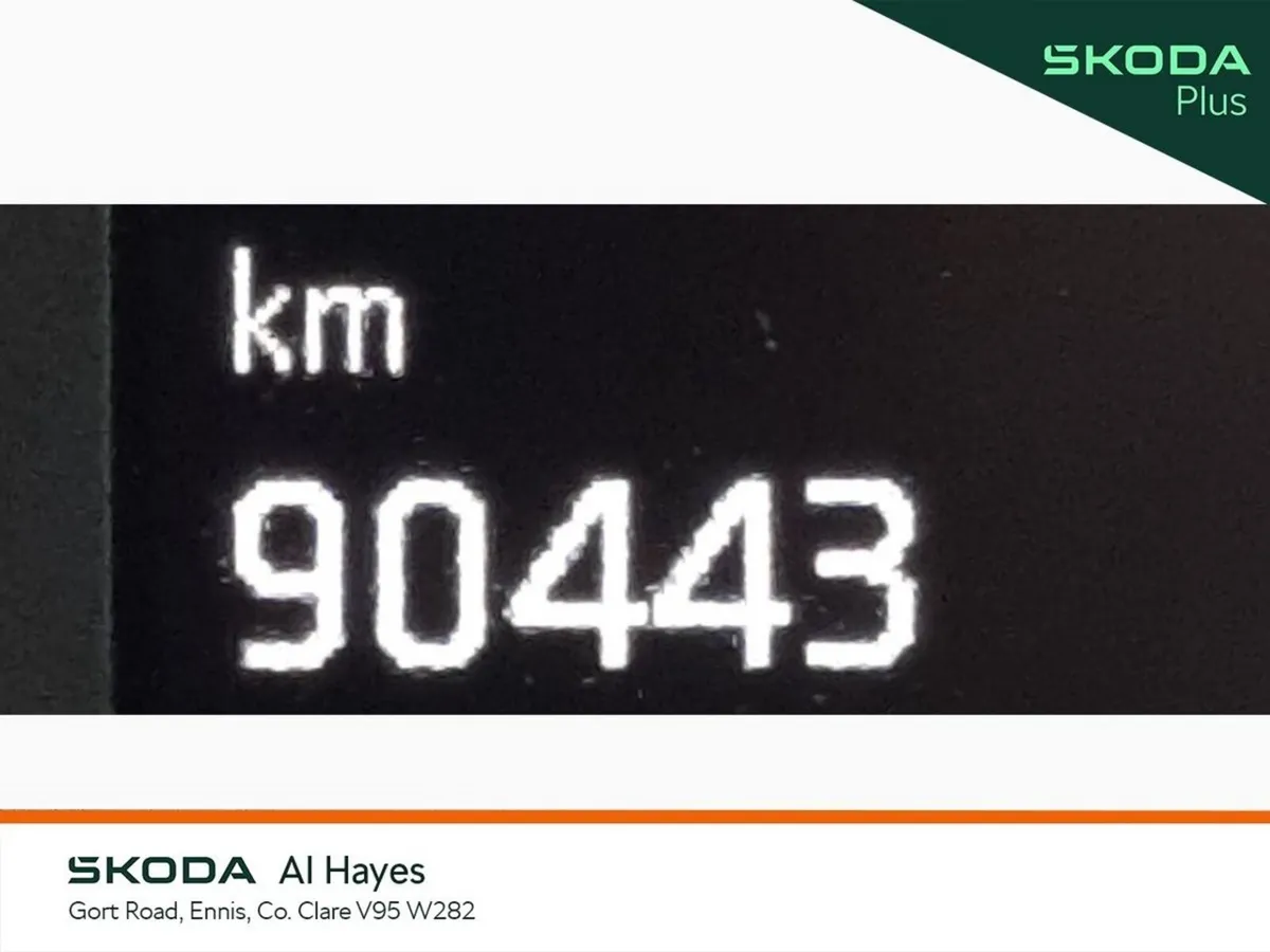 Skoda Karoq **TINY MILEAGE**AMBITION 1.6 TDI 115BH - Image 4
