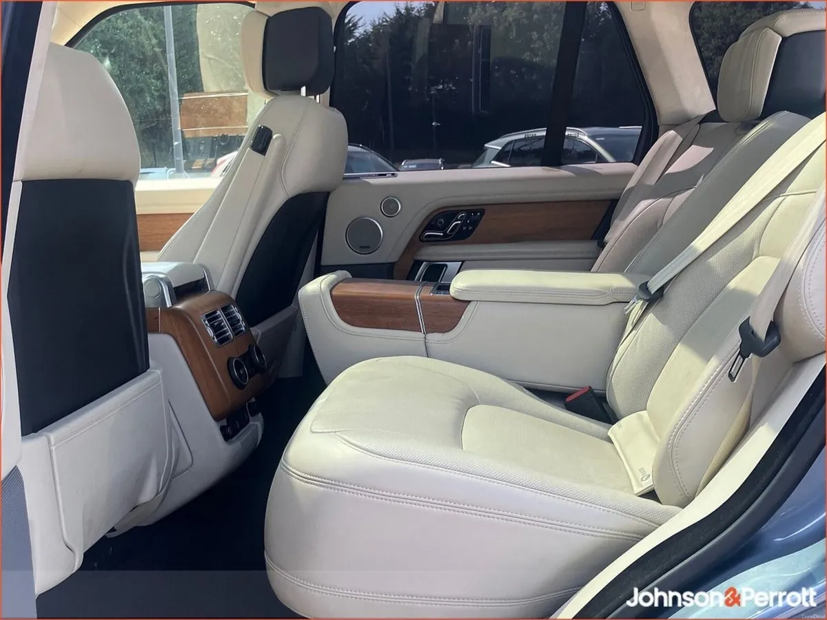 Land Rover Range Rover 2.0 I4 PHEV 404 PS Vogue - Image 5