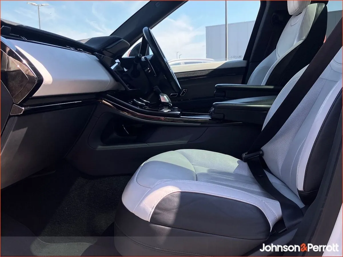 Land Rover Range Rover Sport SWB 3.0 Si6 PHEV SE - Image 3