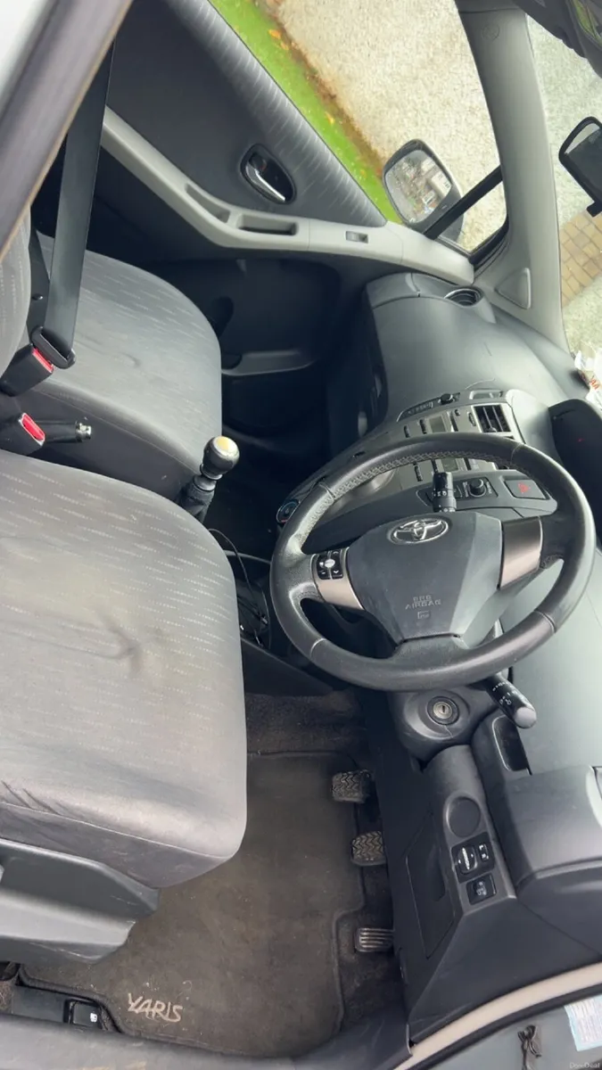 Toyota Yaris 2009 - Image 2