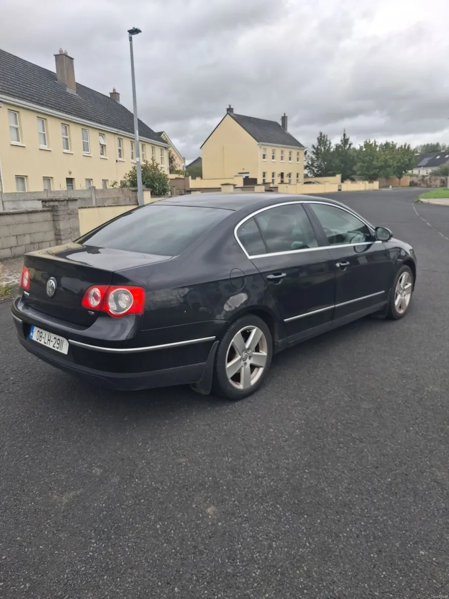 Volkswagen Passat 2008 - Image 2