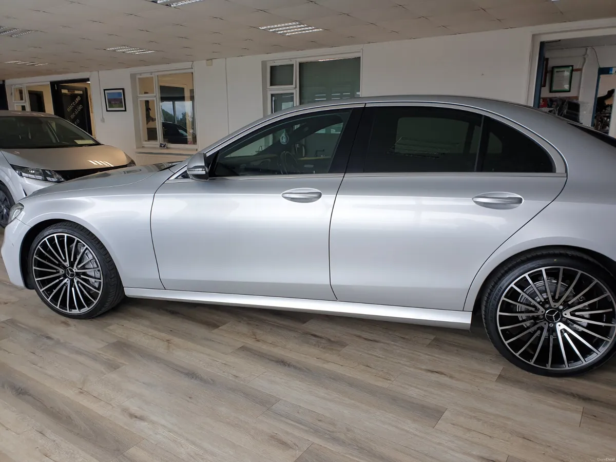 Mercedes-Benz E220D AMG LINE**UPGRADED ALLOYS** - Image 6